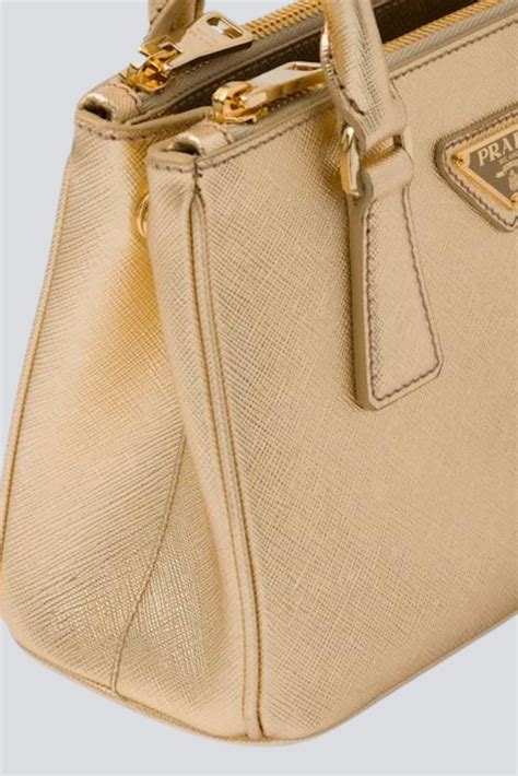 mini sac en cuir saffiano prada|Micro sac Prada Galleria en cuir Saffiano.